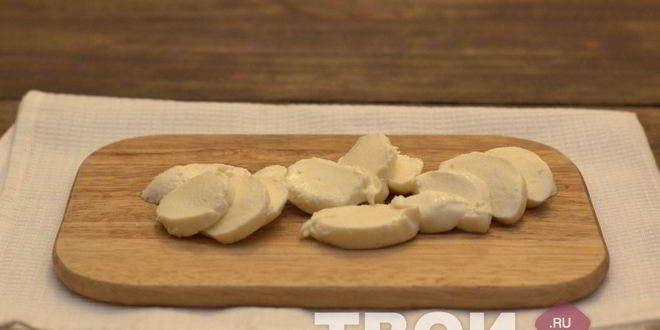 Рецепт запеченного бутерброда с помидором и моцареллой