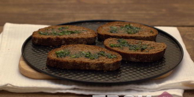 Рецепт запеченного бутерброда с помидором и моцареллой