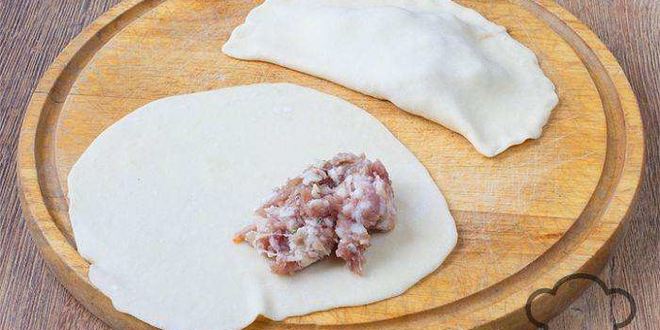 Рецепт сочных чебуреков с мясом