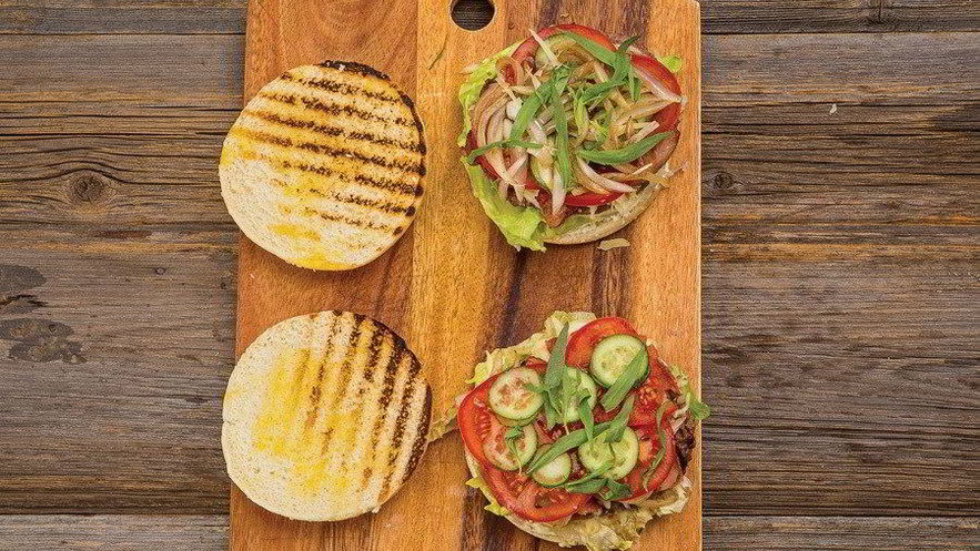 Рецепт чизбургера с говядиной коби и запеченным картофелем