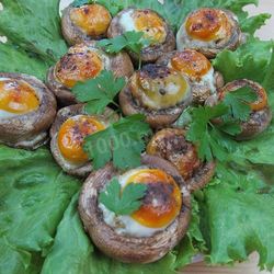 Рецепт Фаршированных перепелиными яйцами грибы