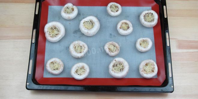 Рецепт фаршированных перепелиными яйцами грибы