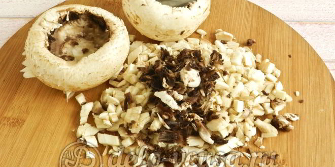 Рецепт фаршированных шампиньонов с перепелиными яйцами