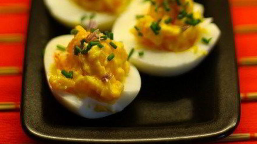 Рецепт фаршированных яиц с горчицей и зеленым луком