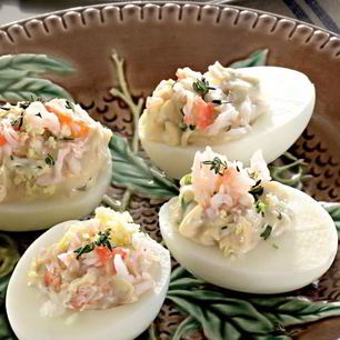 Рецепт Фаршированных яиц с крабами в соусе равигот