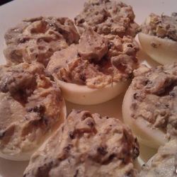 Рецепт Фаршированных яиц сливочным сыром и черной икрой