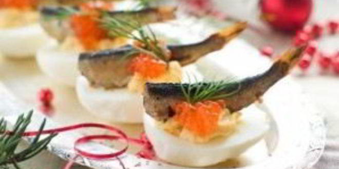 Рецепт фаршированных яиц со шпротами и красной икрой