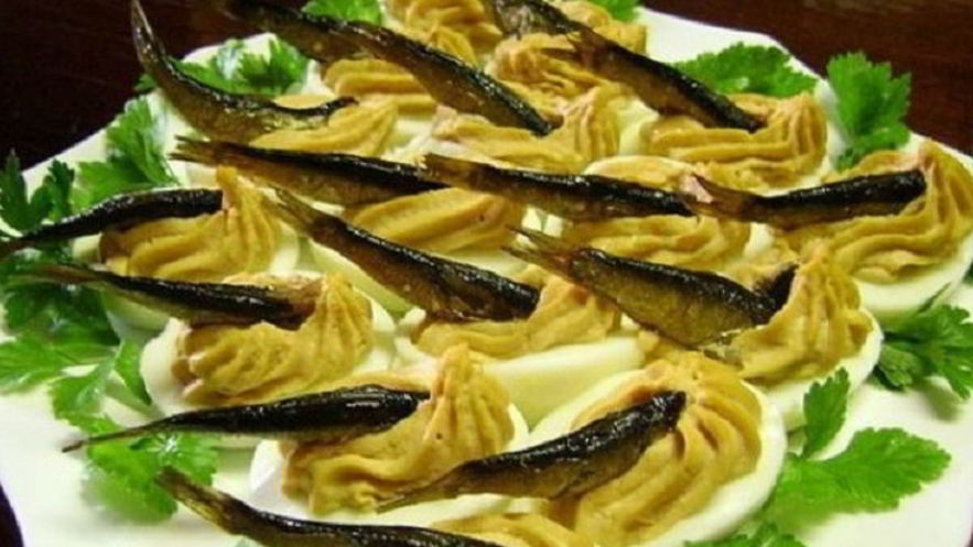 Рецепт фаршированных яиц со шпротами