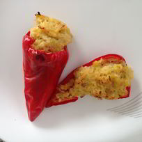 Рецепт Перцев чили, фаршированные яйцами, пореем и креветками