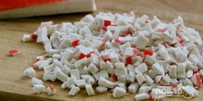 Рецепт яиц, фаршированных крабовыми палочками и огурцом