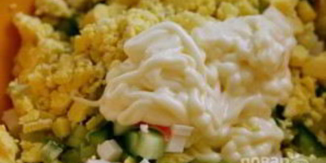 Рецепт яиц, фаршированных крабовыми палочками и огурцом