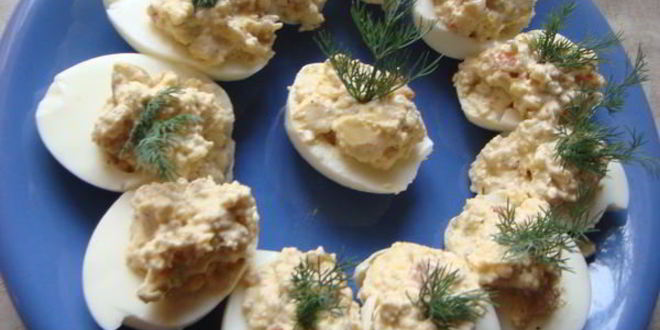 Рецепт яиц, фаршированных креветками и оливками