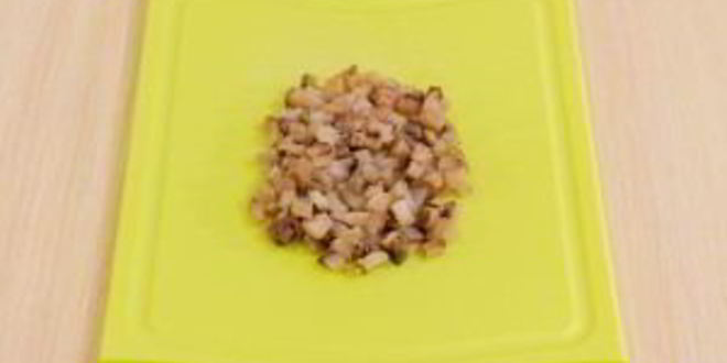 Рецепт яиц, фаршированных сельдью и свеклой