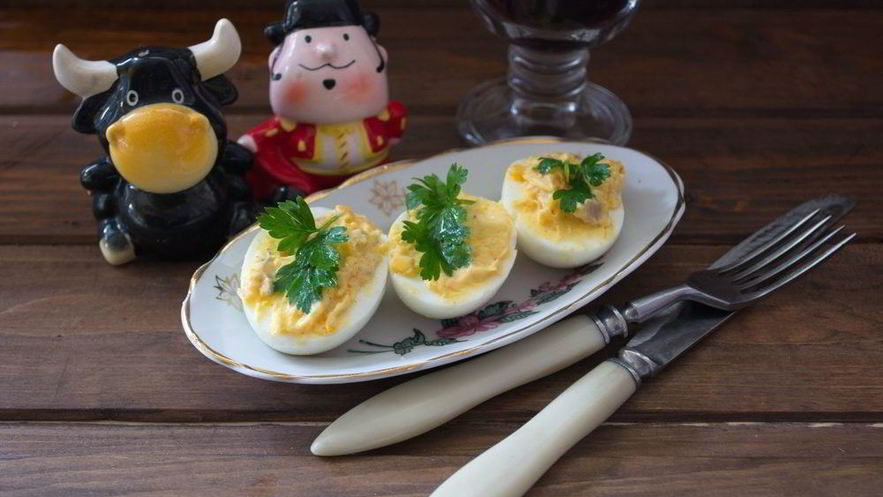 Рецепт яиц, фаршированных сельдью