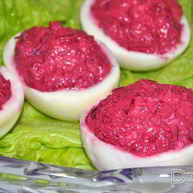 Рецепт Яиц, фаршированных свеклой и селедкой