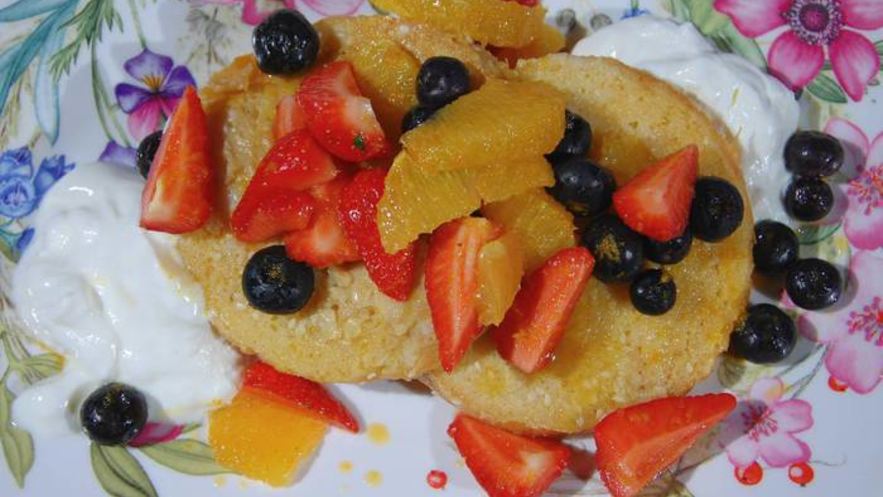 Рецепт французских гренков с апельсином и ягодами