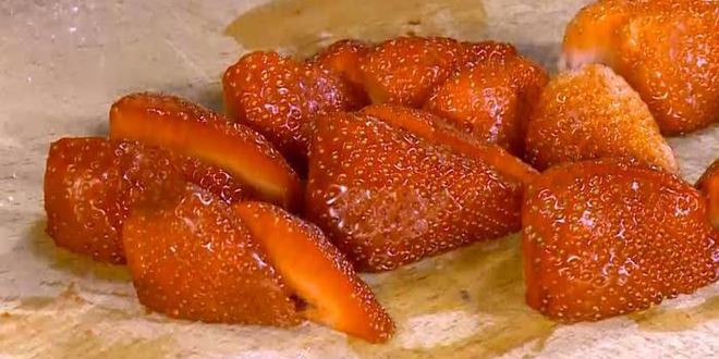 Рецепт французских гренков с апельсином и ягодами