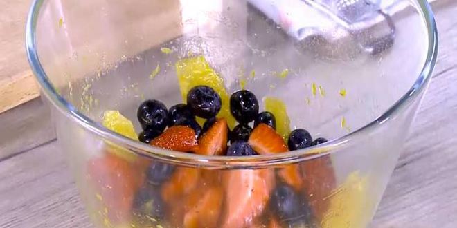 Рецепт французских гренков с апельсином и ягодами