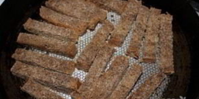 Рецепт гренков из черного хлеба с сыром и чесноком