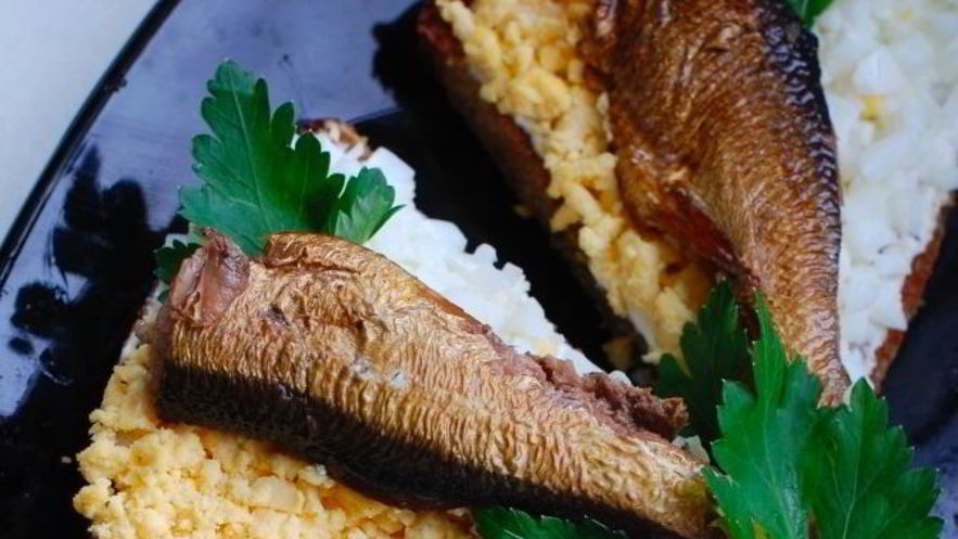 Рецепт гренков из черного хлеба с яйцом