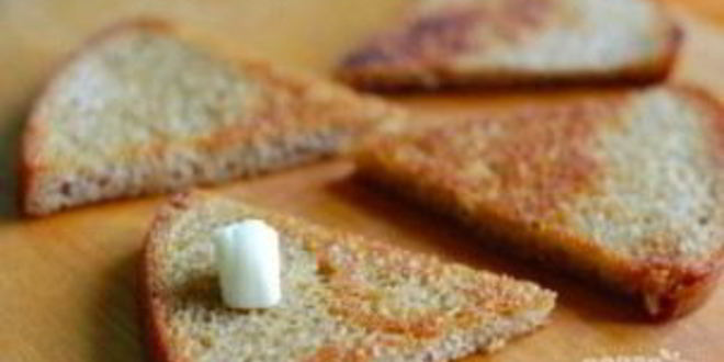 Рецепт гренков из черного хлеба с яйцом