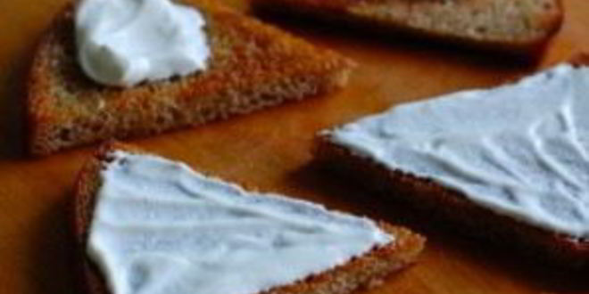 Рецепт гренков из черного хлеба с яйцом