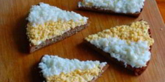 Рецепт гренков из черного хлеба с яйцом