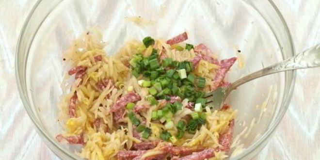 Рецепт гренков с колбасой и картофелем