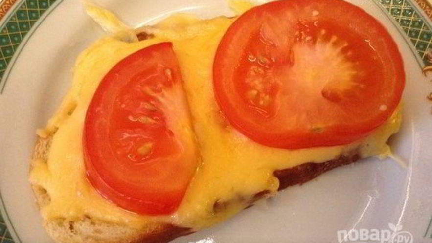 Рецепт гренков с помидорами, сыром и чесноком