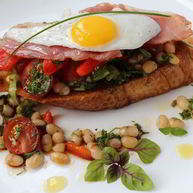 Рецепт Гренков с салатом Завтрак чемпиона