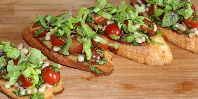 Рецепт гренков с салатом завтрак чемпиона