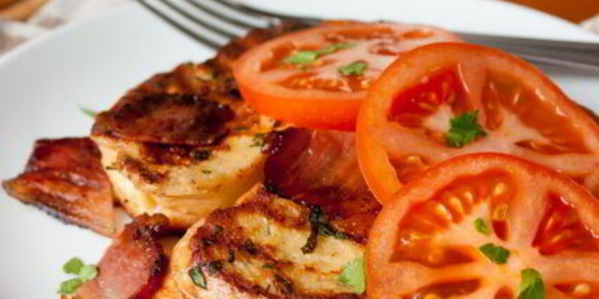 Рецепт несладких гренков с беконом и помидорами