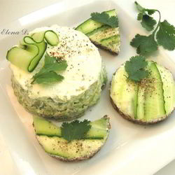 Рецепт Канапе и башенка из авокадо со сливочным сыром