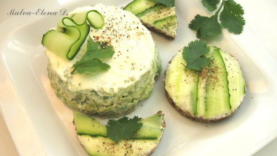 Рецепт канапе и башенка из авокадо со сливочным сыром