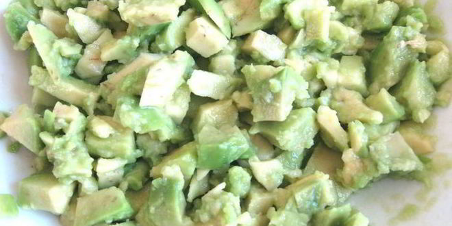 Рецепт канапе и башенка из авокадо со сливочным сыром