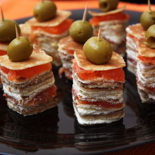 Рецепт Канапе из блинов на шпажках