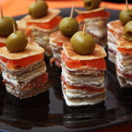 Рецепт Канапе из блинов на шпажках