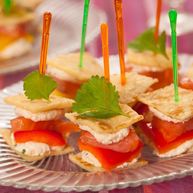 Рецепт Канапе из блинов с красной рыбой