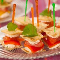 Рецепт Канапе из блинов с красной рыбой