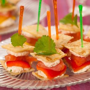 Рецепт Канапе из блинов с красной рыбой