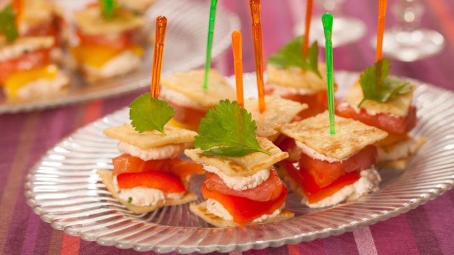 Рецепт канапе из блинов с красной рыбой