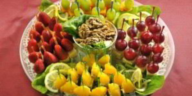 Рецепт канапе из фруктов на шпажках