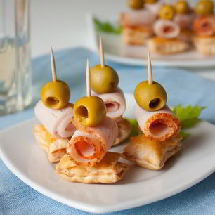 Рецепт Канапе из ветчины и оливок