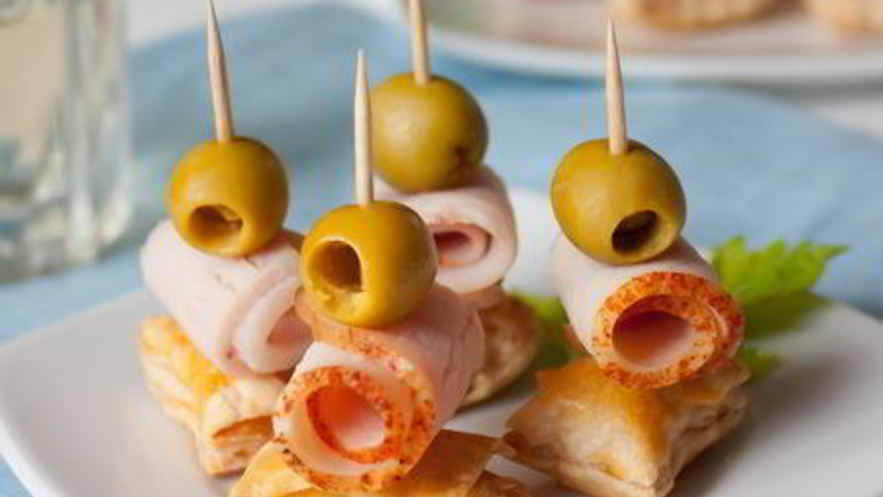 Рецепт канапе из ветчины и оливок