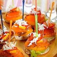 Рецепт Канапе с хурмой и красной рыбой