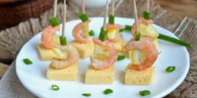 Рецепт канапе с креветками на шпажках