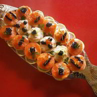 Рецепт Канапе с лососем и ароматным маслом