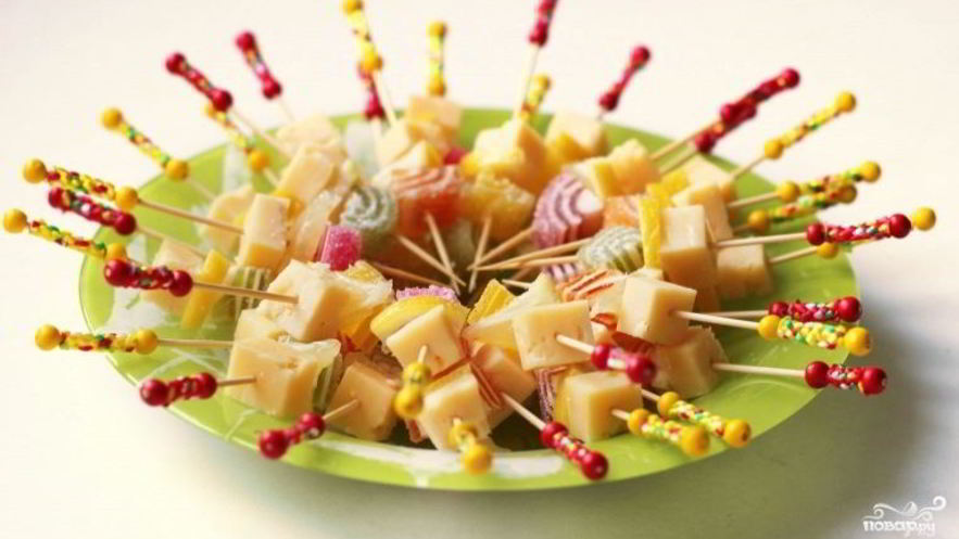 Рецепт канапе с мармеладом и сыром