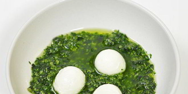 Рецепт канапе с мини-моцареллой и помидорами черри