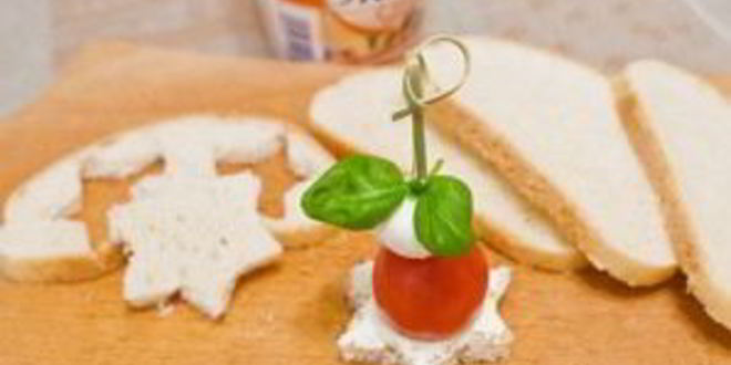 Рецепт канапе с моцареллой к шампанскому